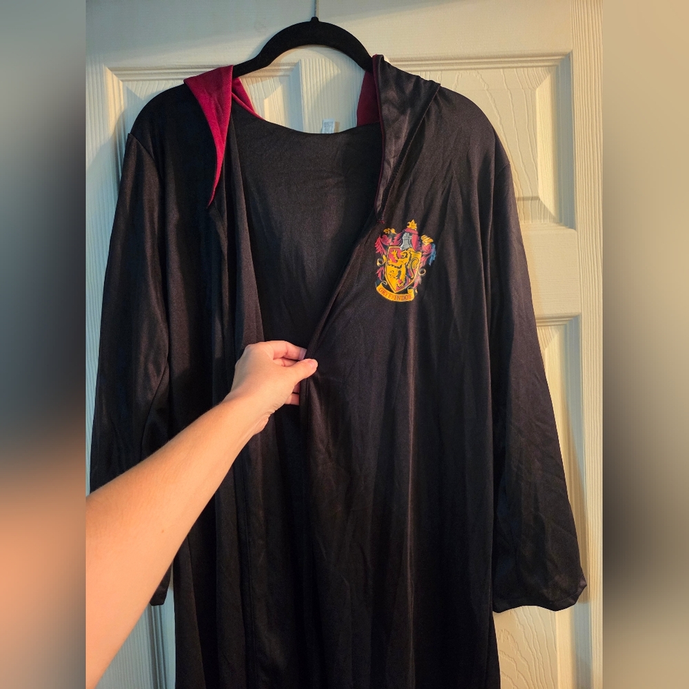Child Harry Potter Gryffindor Robe And Hermione Wand, L/XL - Picture 6 of 7